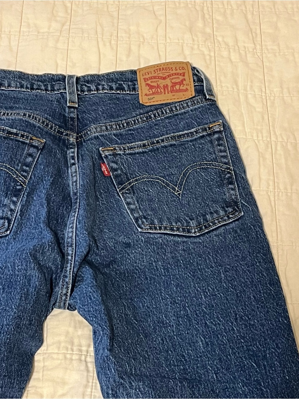 Levi’s 501 Straight Leg Raw Cropped Hem Women’s Jeans in Dark Blue - Picture 3 of 3